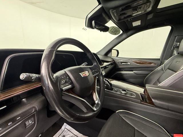 Used 2021 Cadillac Escalade Premium Luxury w/ LPO, Illumination Package AWD/4WD image 4