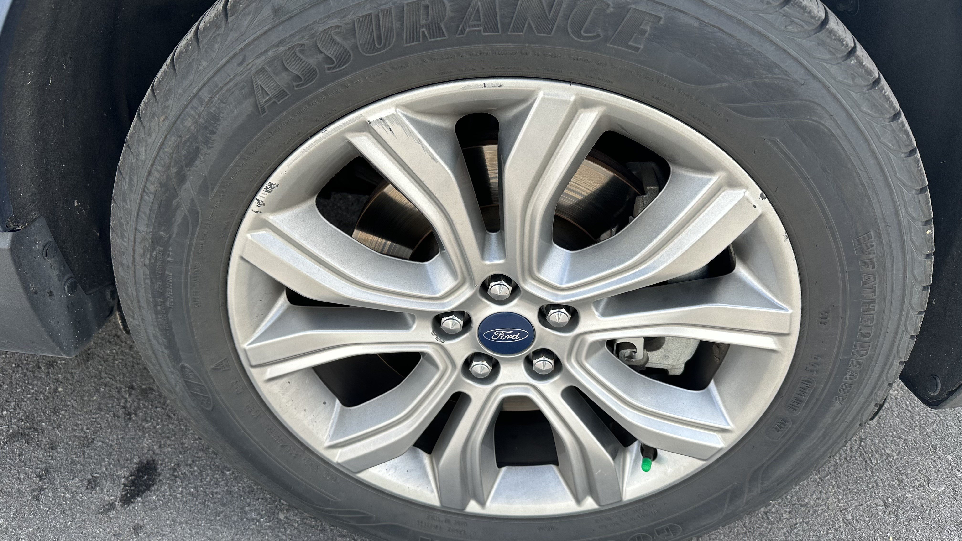 Used 2019 Ford Edge Titanium w/ Equipment Group 301A AWD/4WD image 16