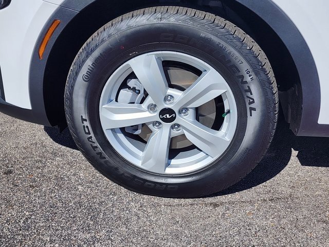 Used 2025 Kia Sorento LX image 9