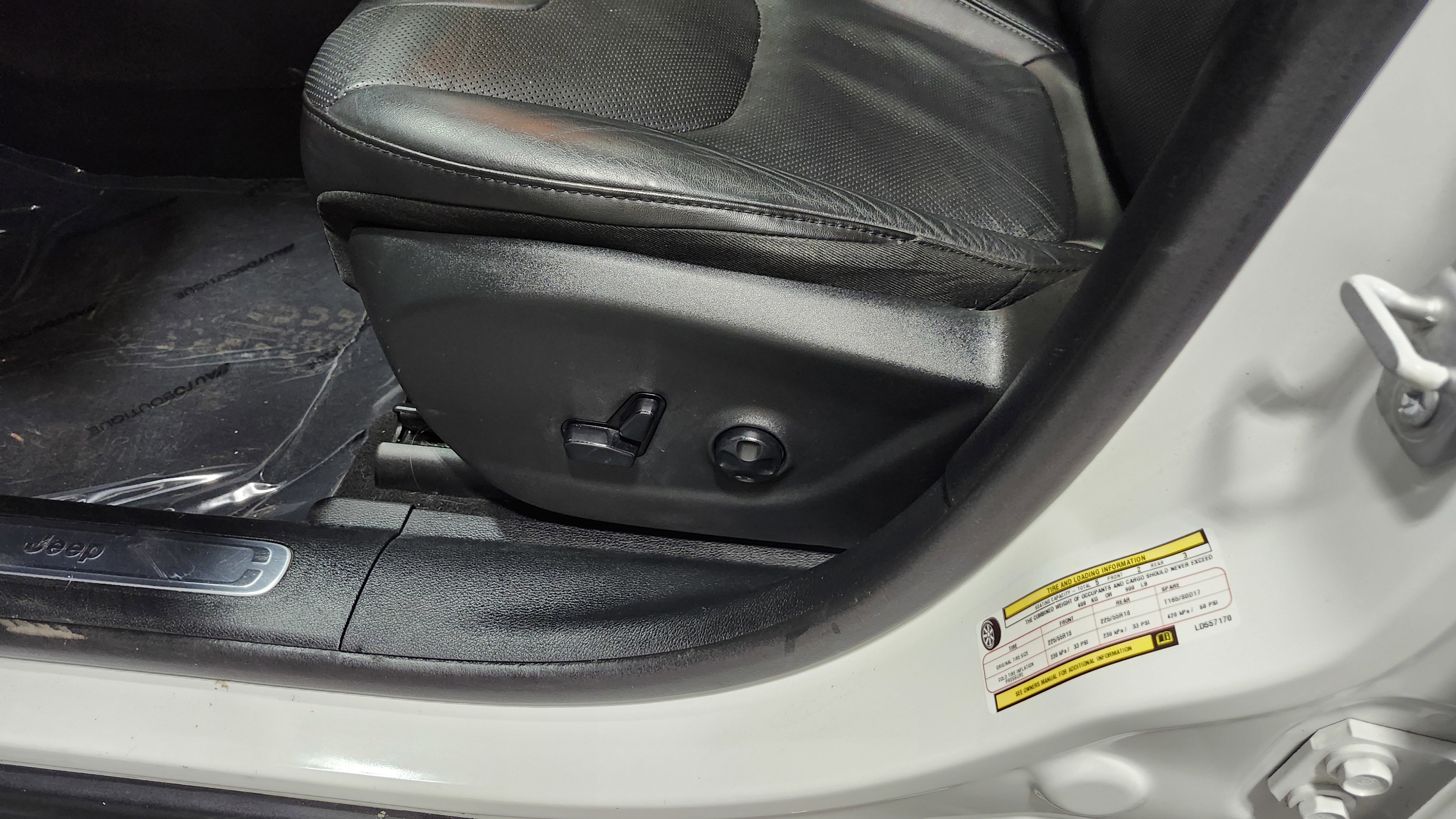 Used 2020 Jeep Cherokee Limited image 25