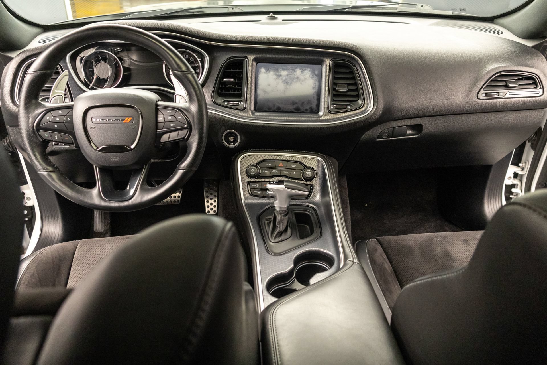 Used 2018 Dodge Challenger R/T Scat Pack w/ Leather Interior Group RWD image 30