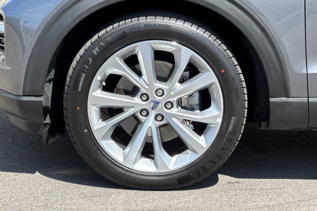 Used 2022 Ford Explorer Platinum w/ Class IV Trailer Tow Package image 35