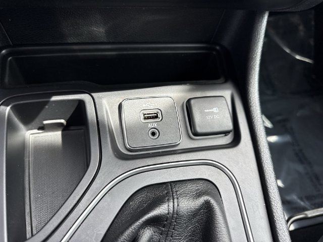 Used 2019 Jeep Cherokee Latitude Plus FWD image 21