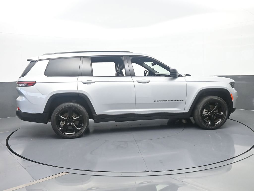 Used 2023 Jeep Grand Cherokee L Laredo RWD image 7