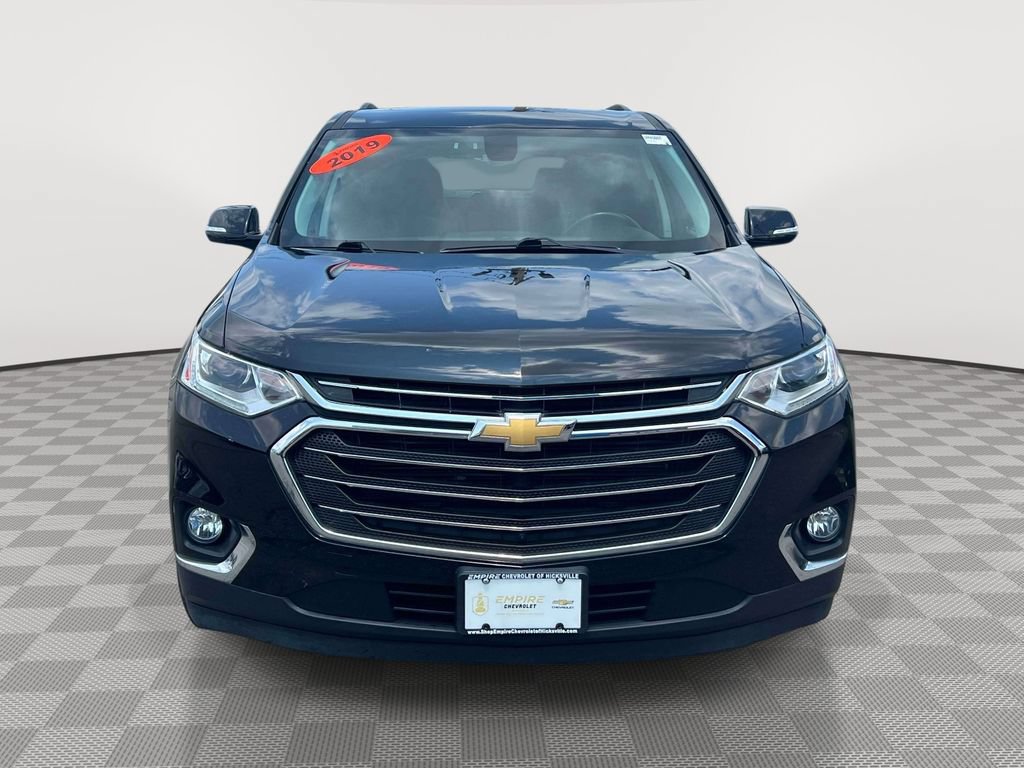 Used 2019 Chevrolet Traverse LT w/ LT Premium Package AWD/4WD image 2
