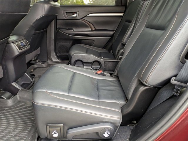 Used 2019 Toyota Highlander XLE image 25