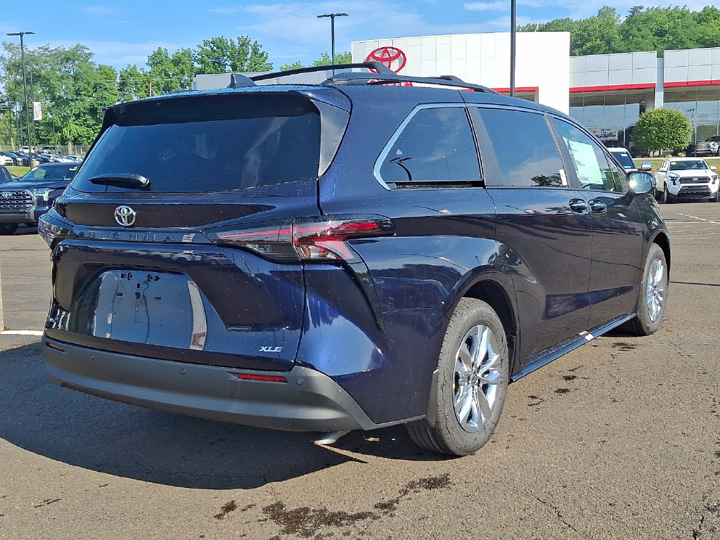 New 2026 Toyota Sienna XLE FWD image 4