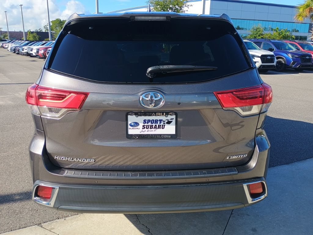 Used 2017 Toyota Highlander Limited FWD image 6