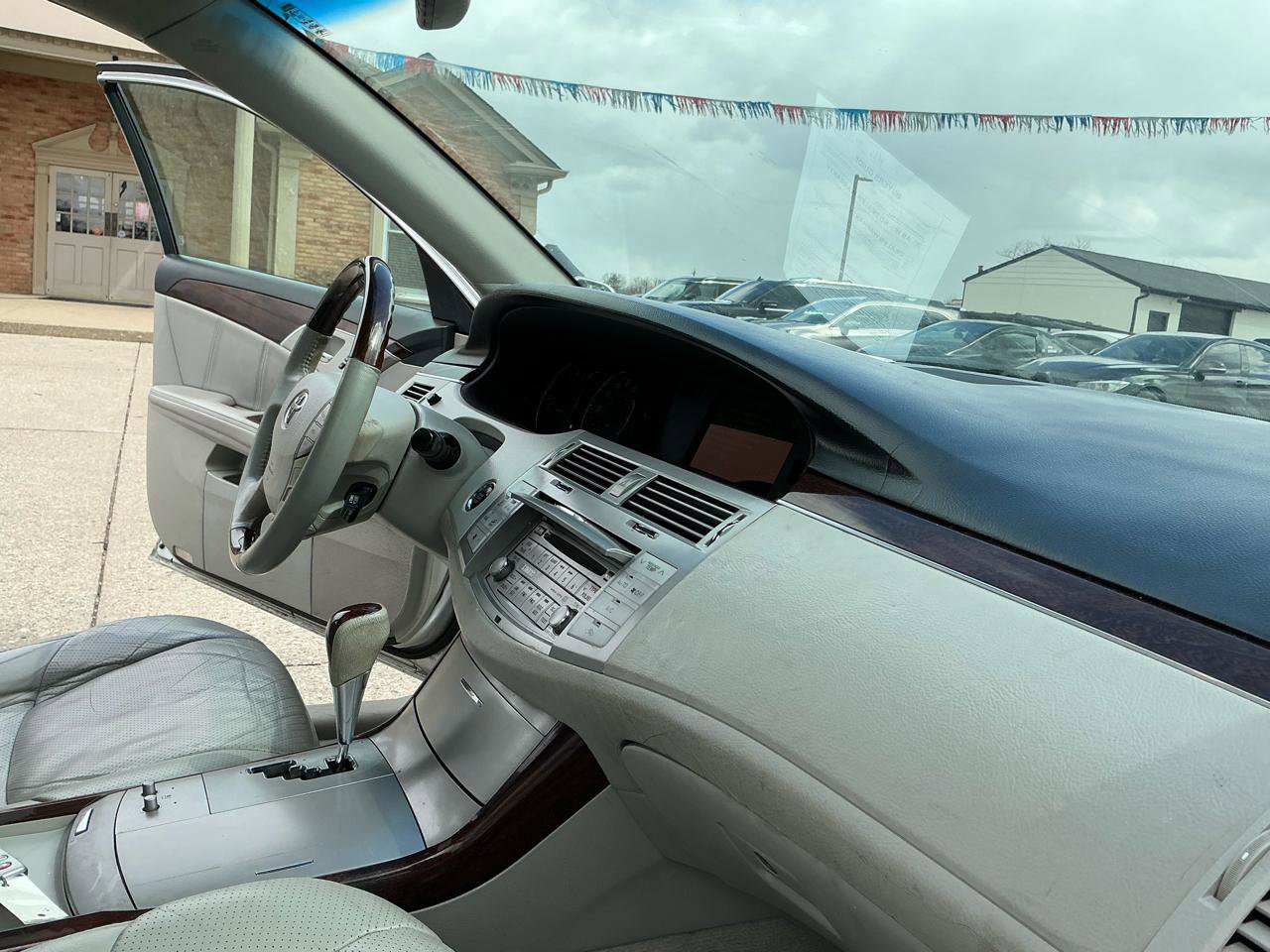 Used 2010 Toyota Avalon XL image 18