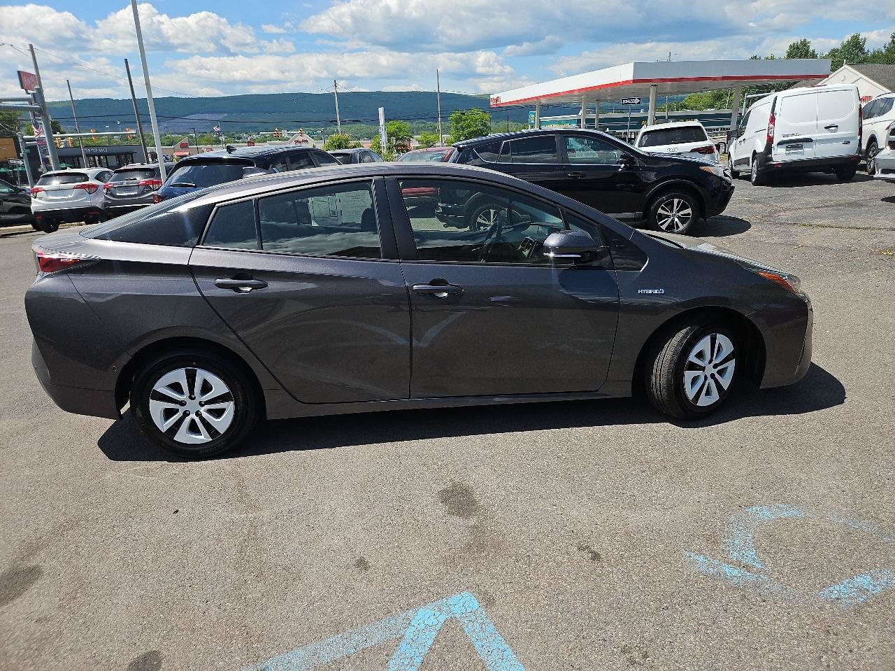 Used 2018 Toyota Prius Two w/ Prius Two Safety Plus Package FWD image 2