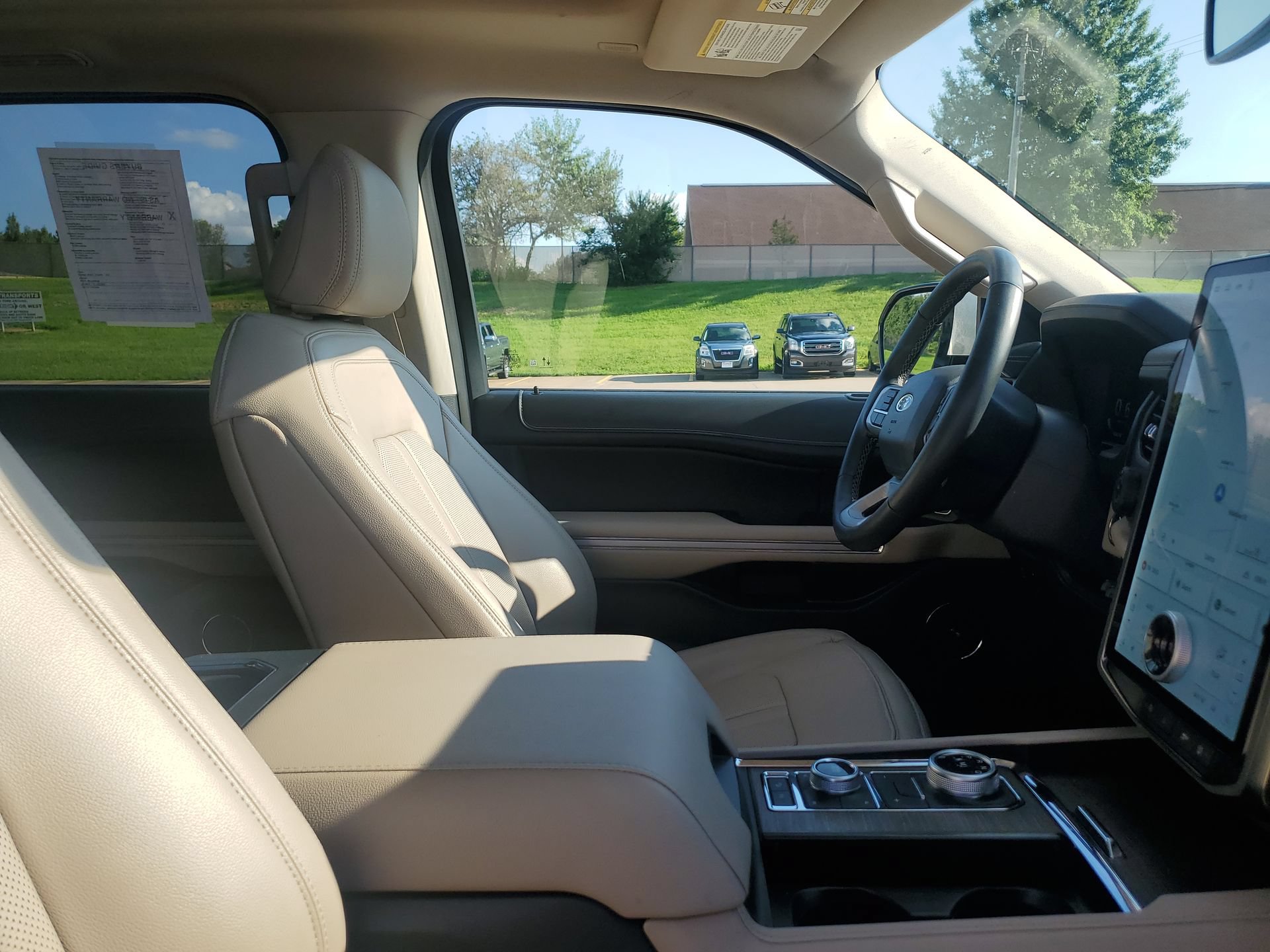Used 2024 Ford Expedition Limited AWD/4WD image 35