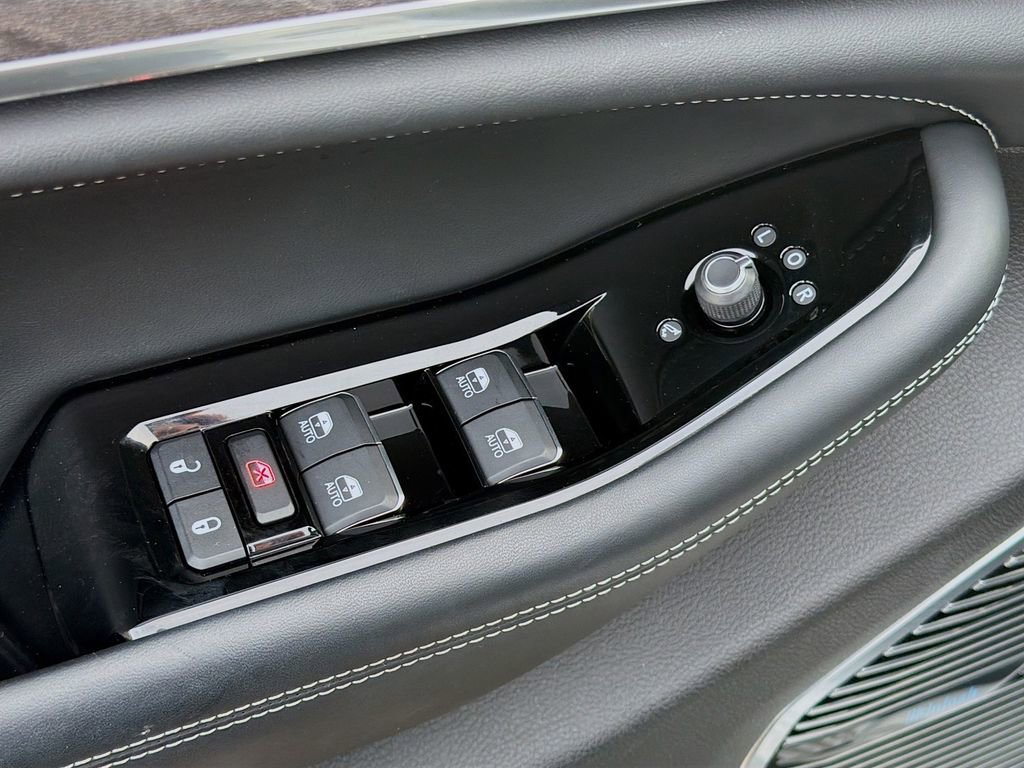 Used 2021 Jeep Grand Cherokee L Overland w/ Luxury Tech Group IV image 27