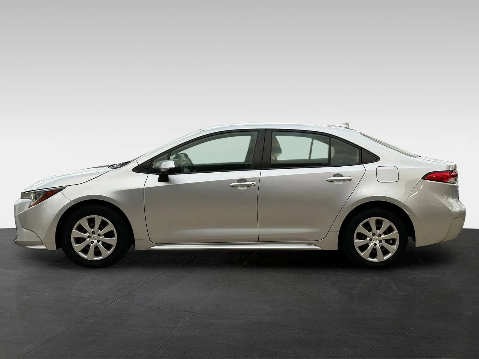 Used 2020 Toyota Corolla LE FWD image 4