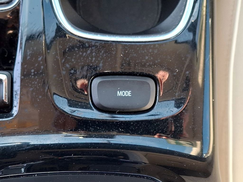 Used 2021 Buick Envision Avenir w/ Technology Package II image 24