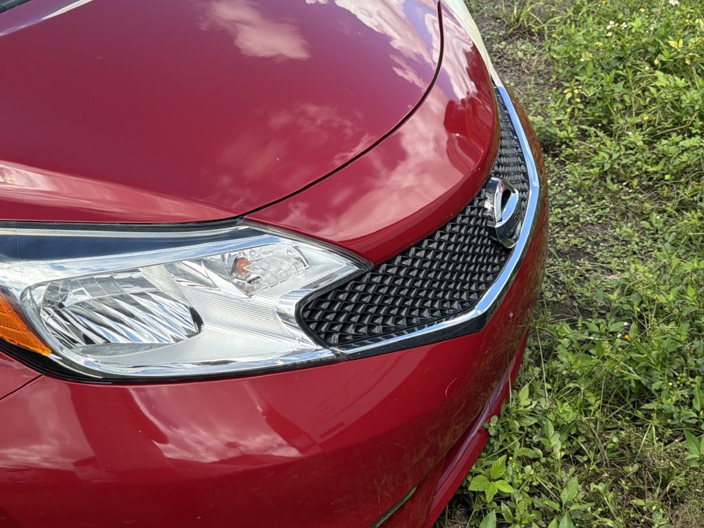 Used 2015 Nissan Versa Note SR w/ SR Tech Package FWD image 3