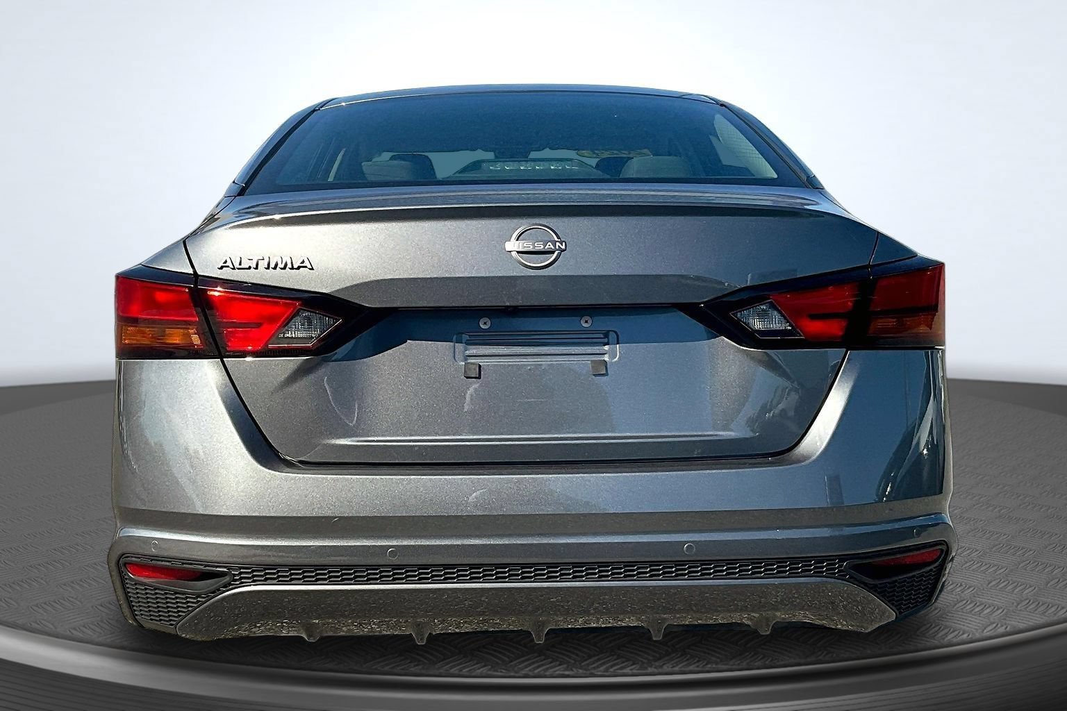 Used 2024 Nissan Altima 2.5 S FWD image 6
