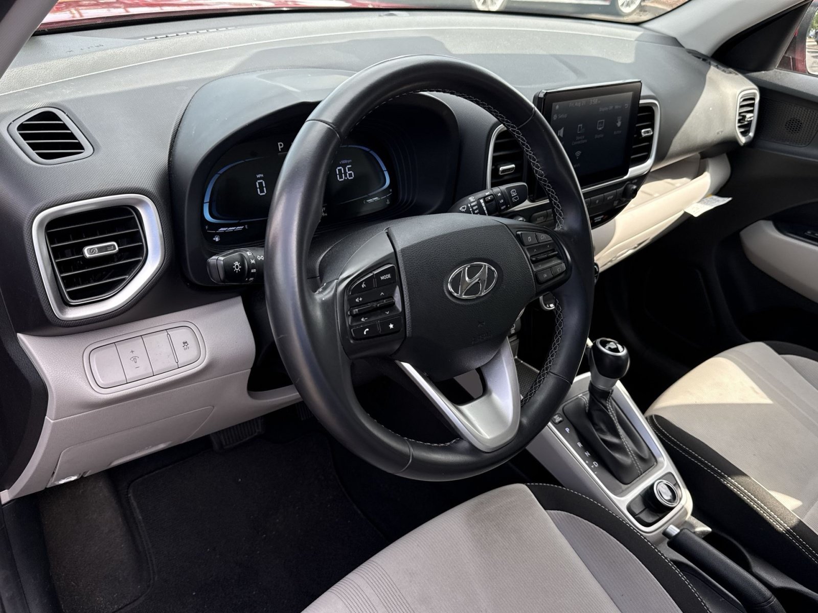 Certified 2024 Hyundai Venue SEL FWD image 14