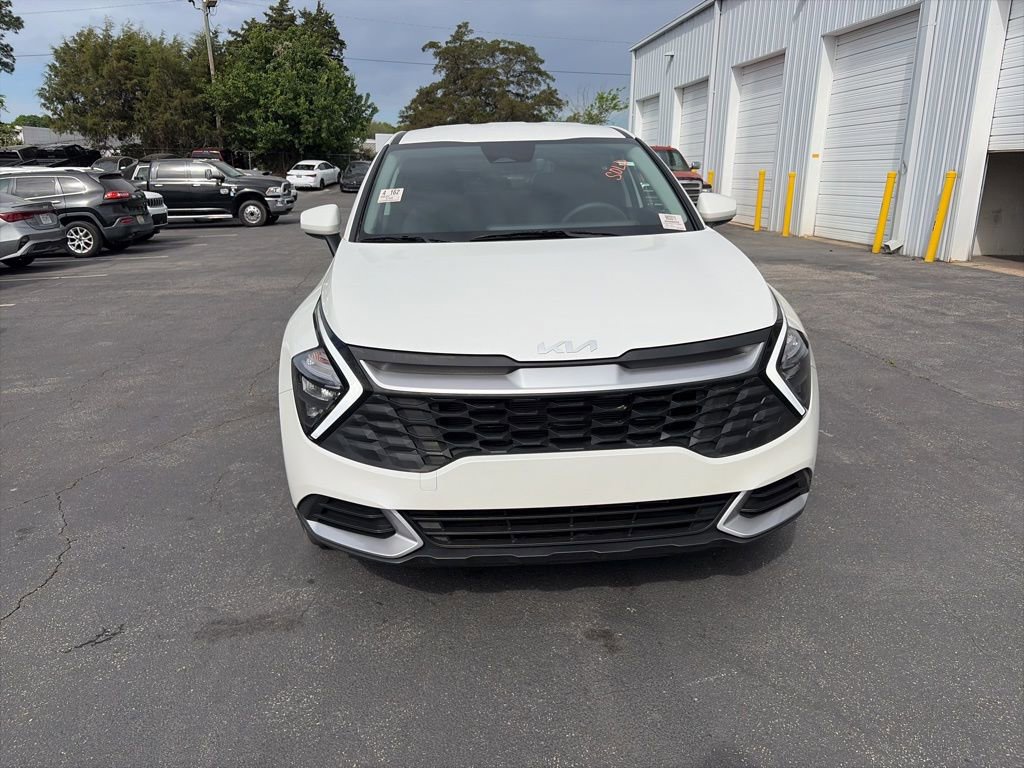 Used 2023 Kia Sportage LX image 2