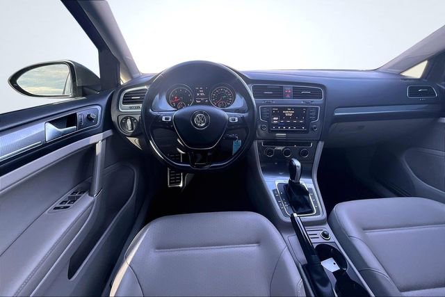 Used 2017 Volkswagen Golf Alltrack S image 8