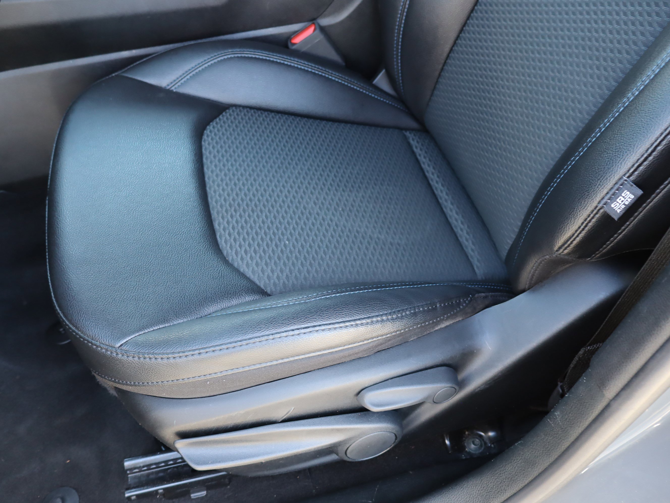 Used 2024 Jeep Compass Latitude image 17