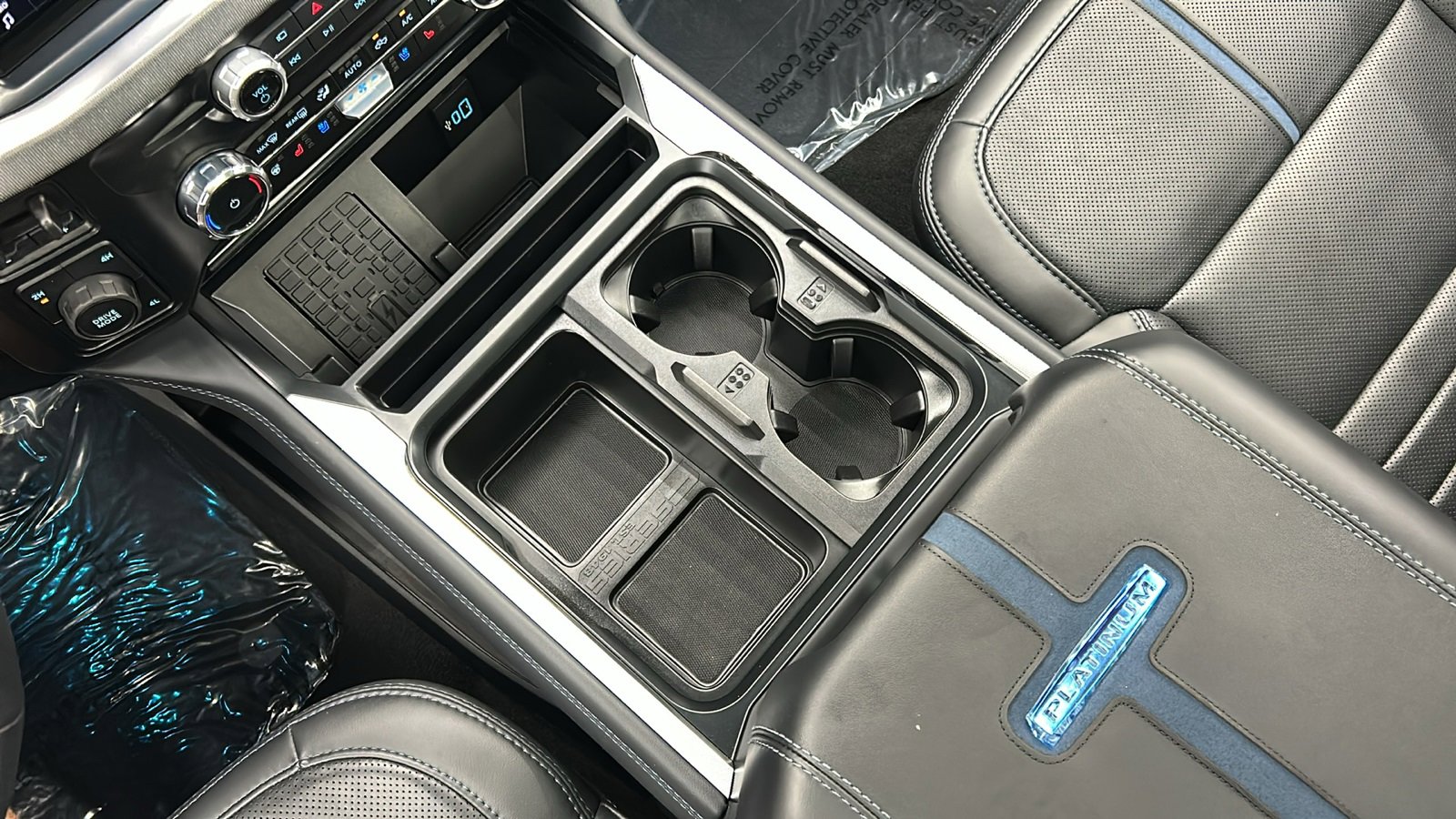 Used 2025 Ford F450 Platinum w/ FX4 Off-Road Package image 28