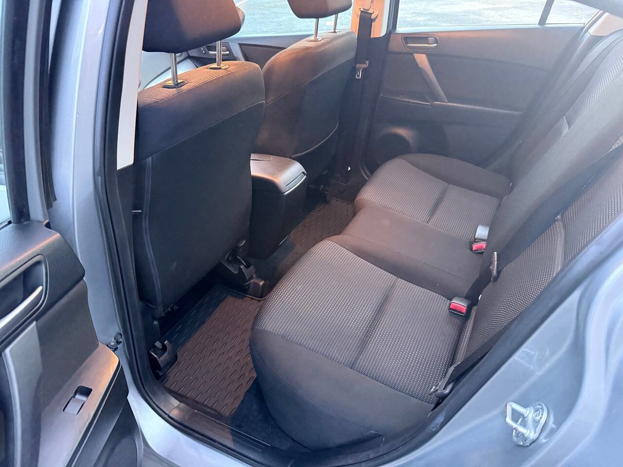 Used 2013 MAZDA MAZDA3 i SV w/ Convenience Pkg image 24