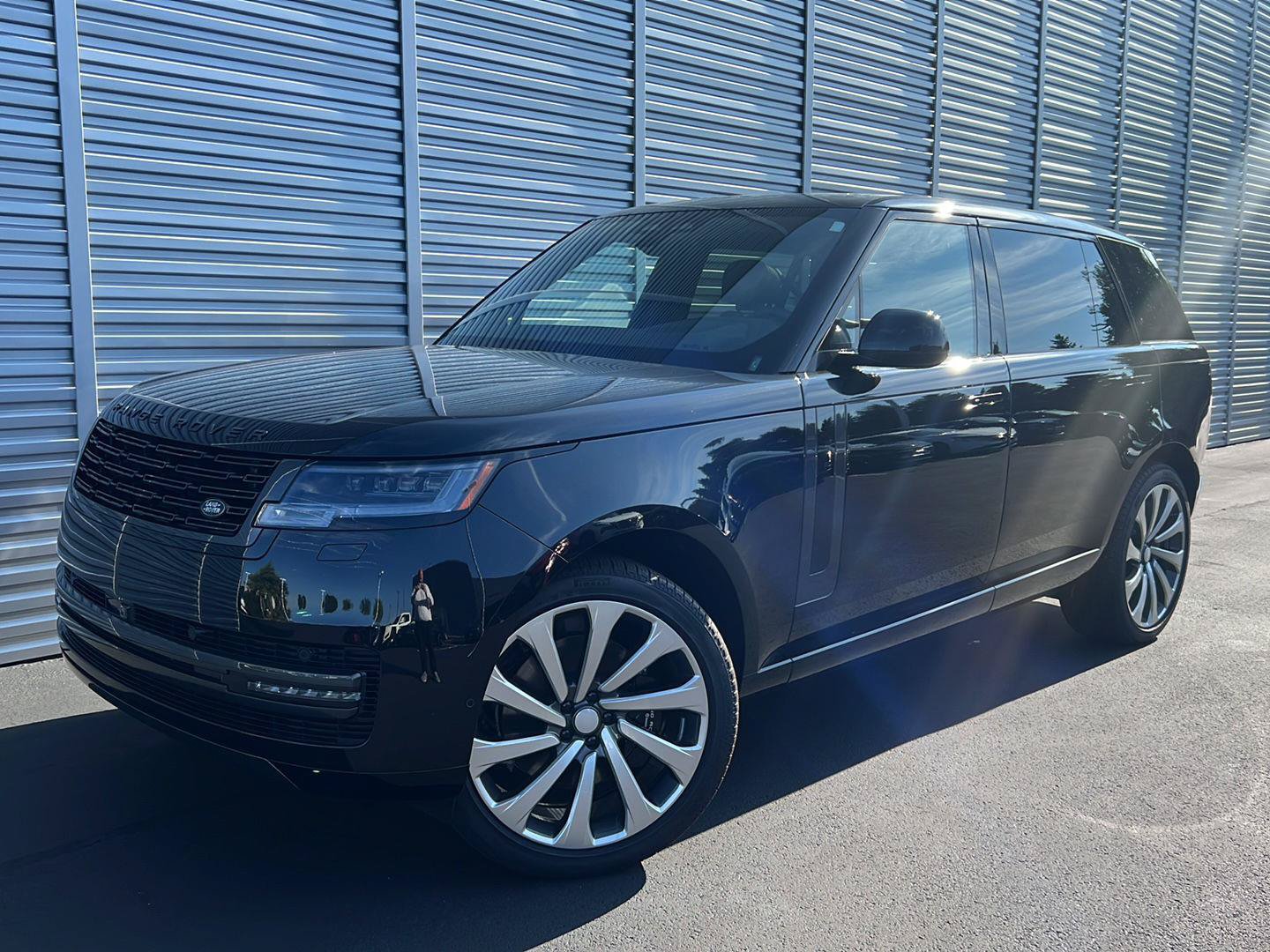 New 2026 Land Rover Range Rover Long Wheelbase SE AWD/4WD image 1