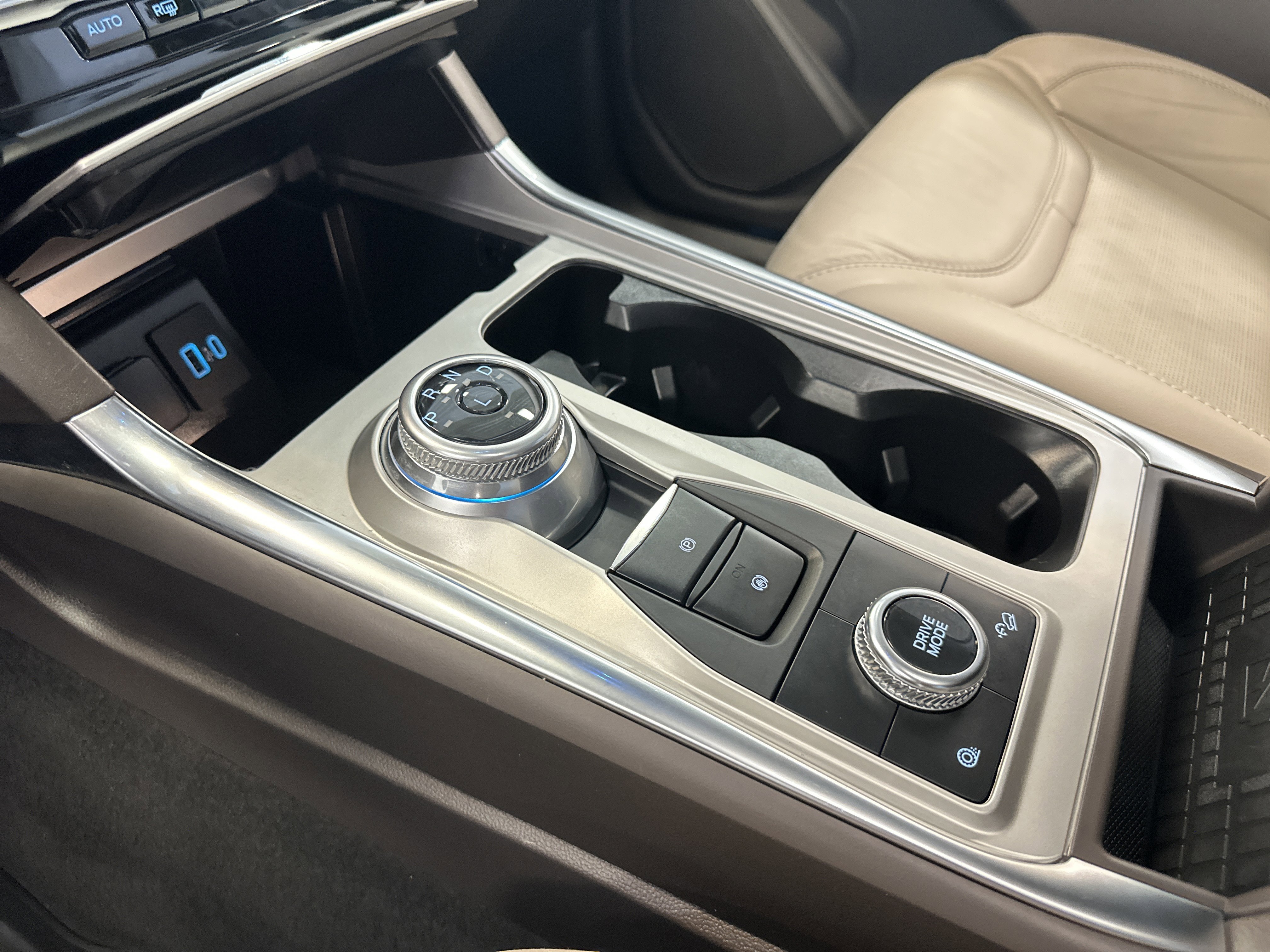 Used 2022 Ford Explorer Platinum w/ Technology Package image 35