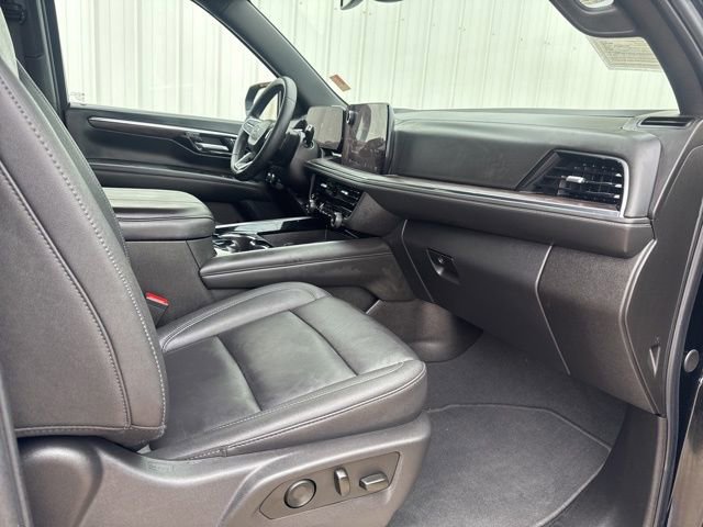 Used 2025 Chevrolet Suburban Z71 AWD/4WD image 16