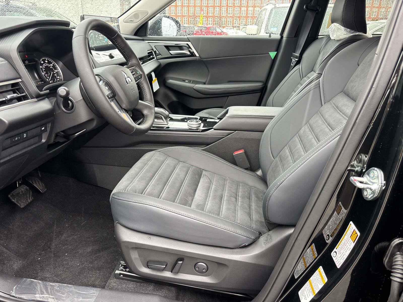 New 2026 Mitsubishi Outlander SE image 6