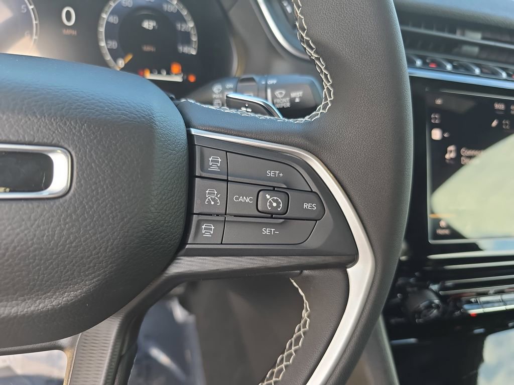 New 2025 Jeep Grand Cherokee Laredo image 18