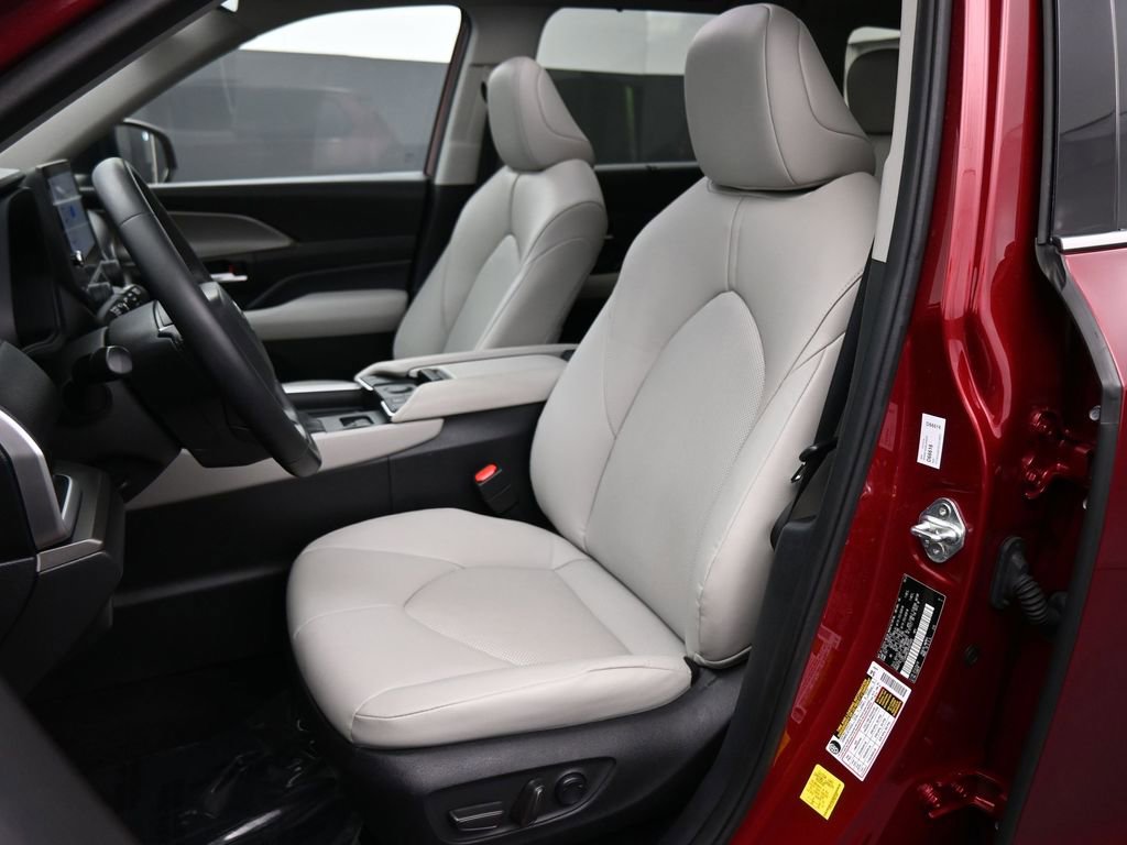 Used 2024 Toyota Grand Highlander XLE image 15