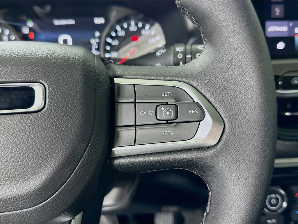 Used 2026 Jeep Compass Latitude image 23