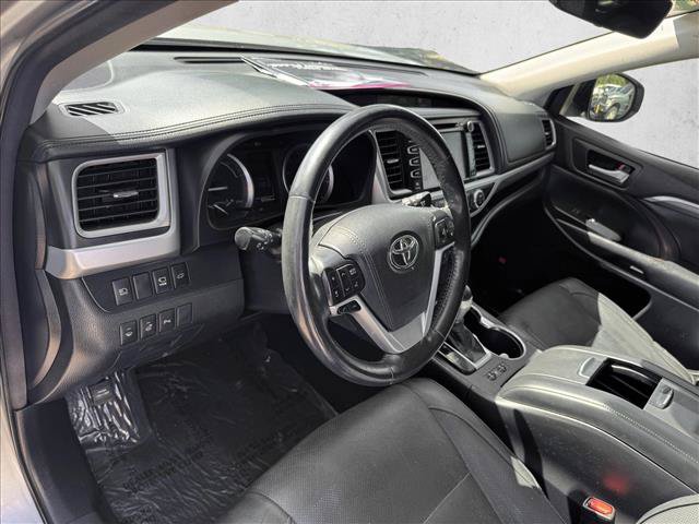 Certified 2018 Toyota Highlander Limited Platinum AWD/4WD image 10