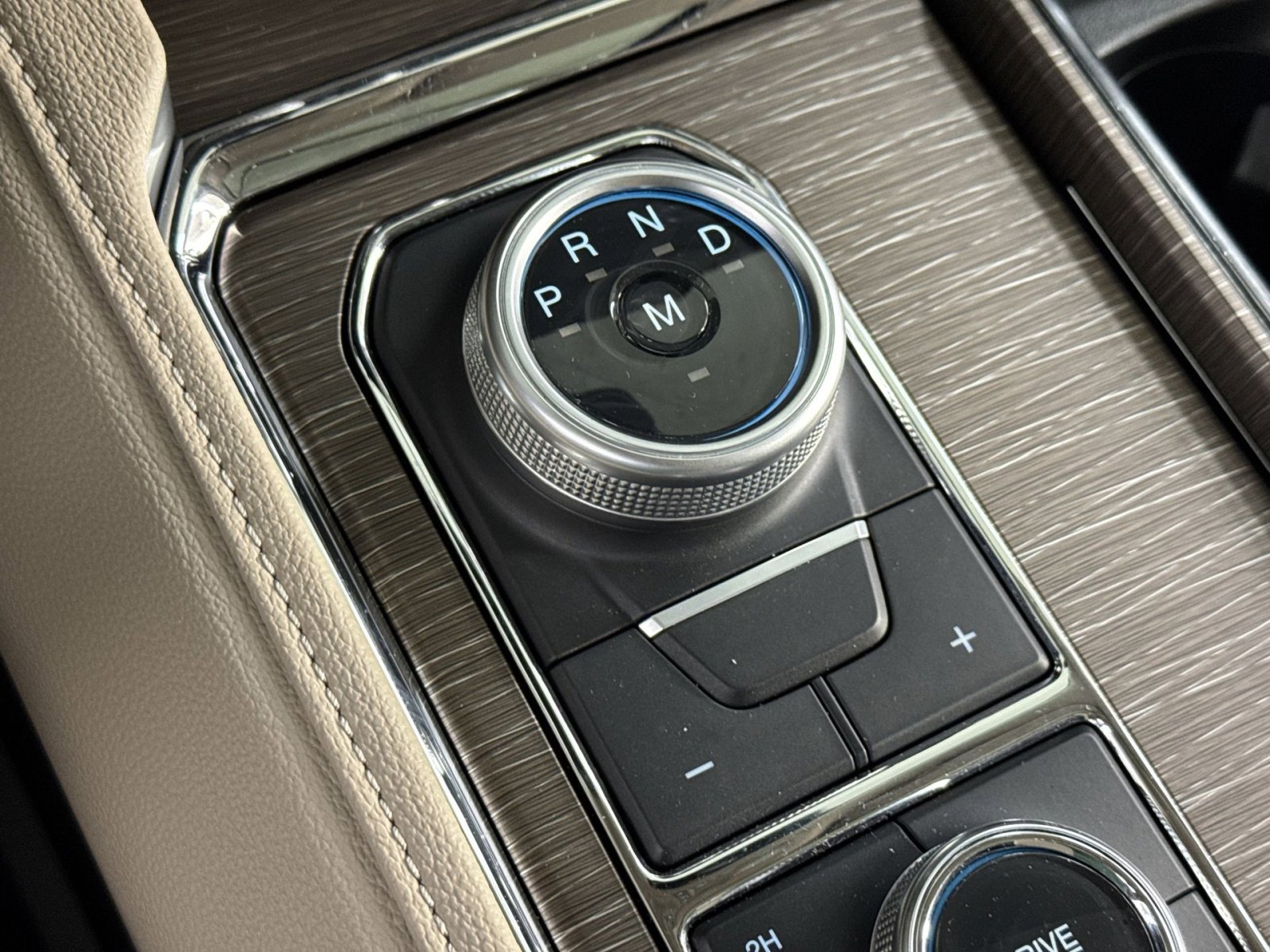 Used 2024 Ford Expedition Limited image 26