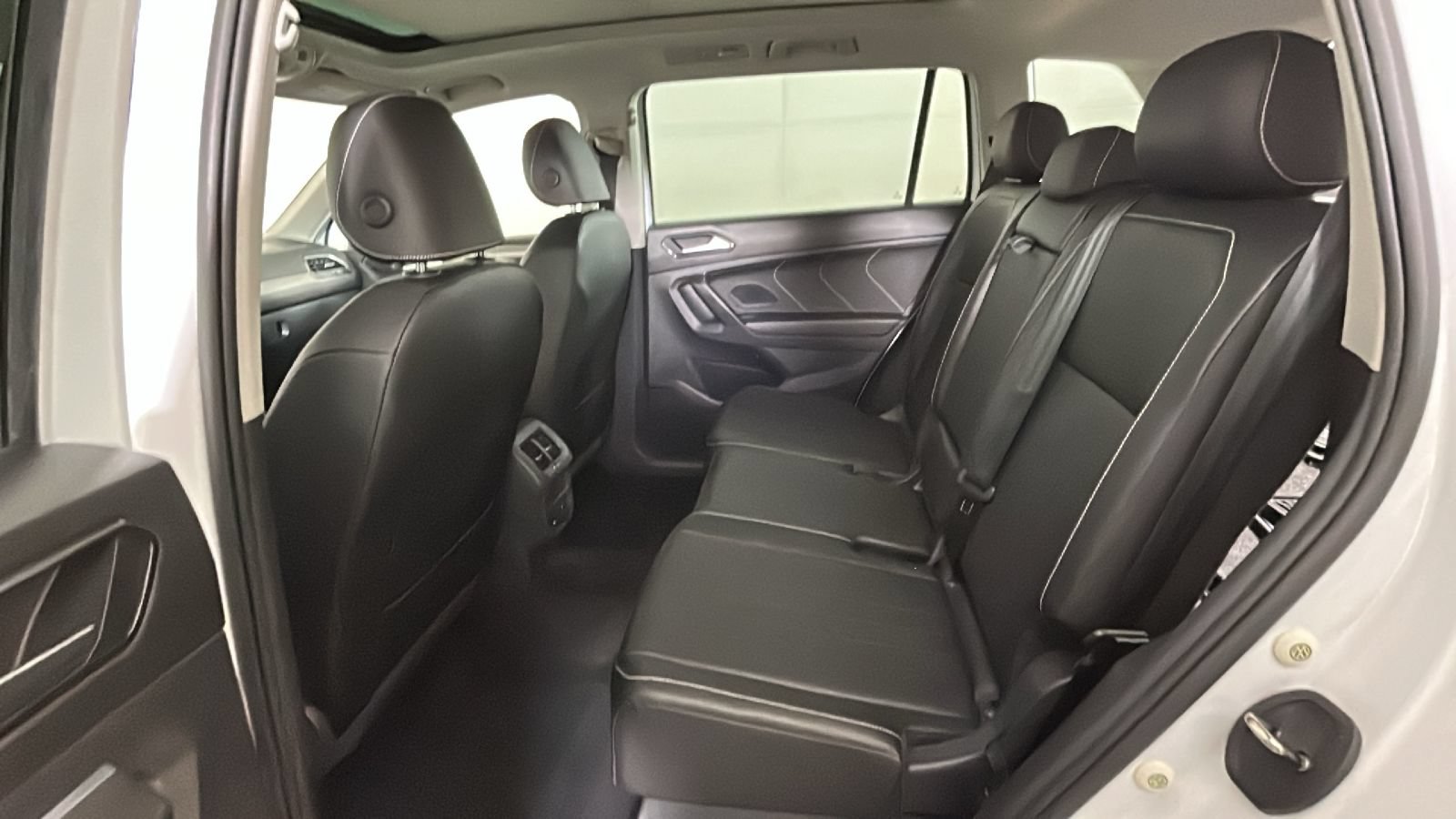 Used 2022 Volkswagen Tiguan SE AWD/4WD image 27