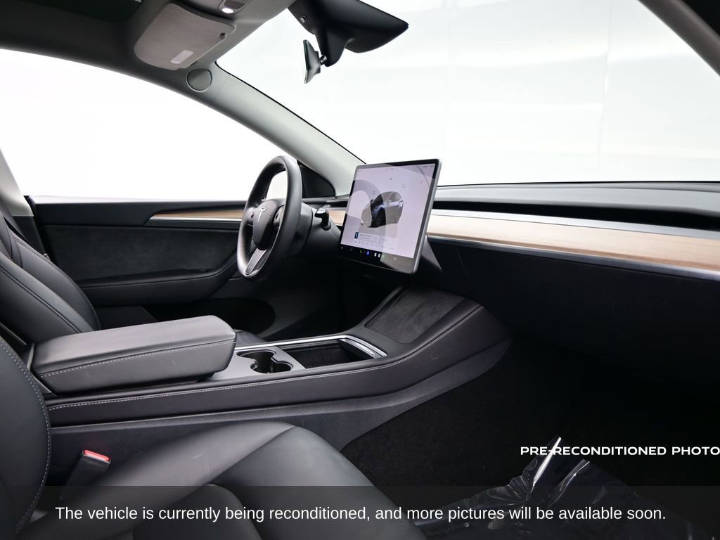 Used 2025 Tesla Model Y Long Range image 10