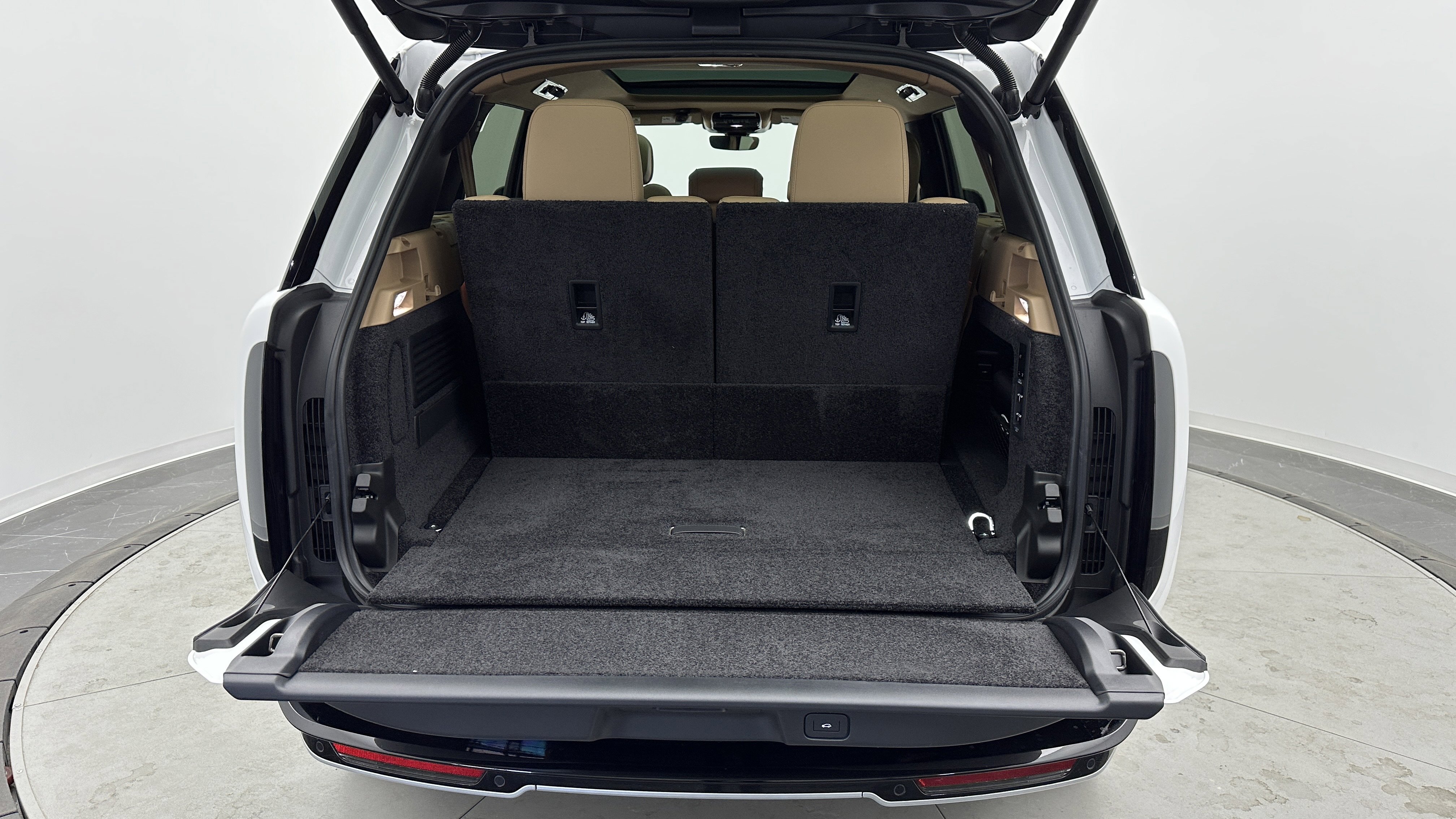 Used 2025 Land Rover Range Rover Long Wheelbase SE image 35