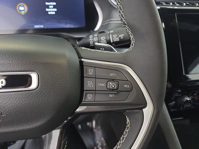 Used 2023 Jeep Grand Cherokee Altitude image 18