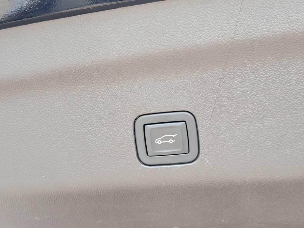 Used 2024 Chevrolet Suburban LT RWD image 13