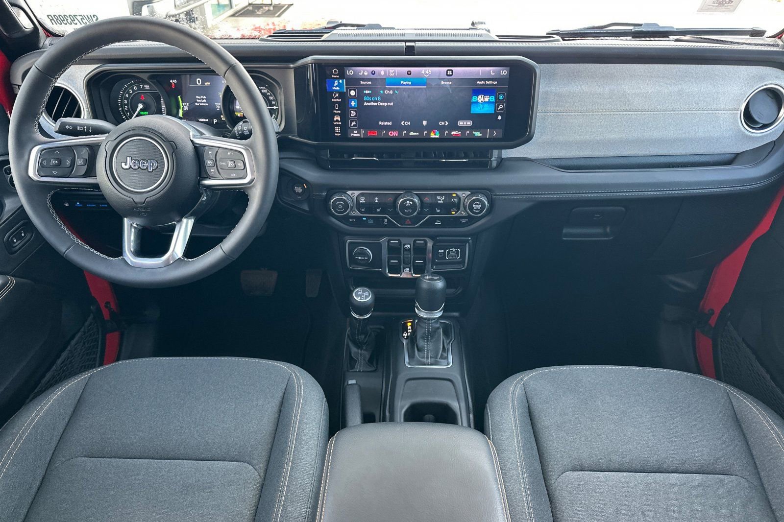 Used 2025 Jeep Wrangler Unlimited Sahara image 13