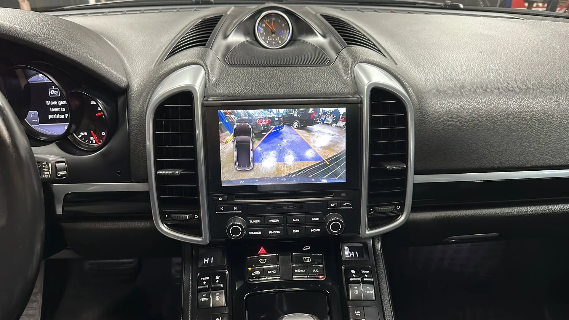 Used 2018 Porsche Cayenne Platinum Edition image 24