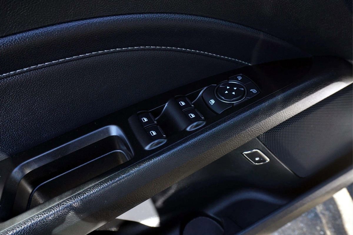 Used 2017 Ford Fusion Energi Titanium FWD image 17