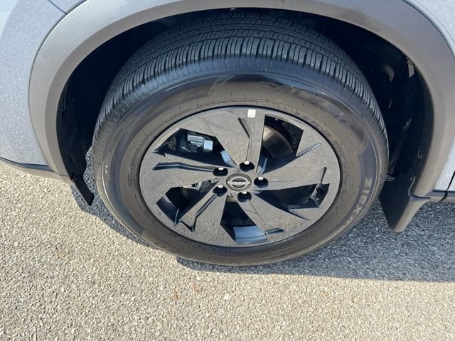 Used 2026 Nissan Rogue SV FWD image 8