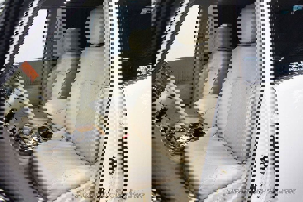 Used 2011 INFINITI QX56 4WD w/ Theater Pkg image 6