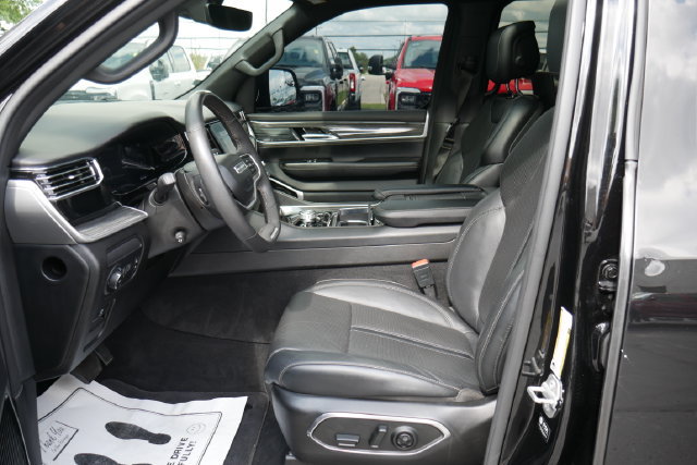 Used 2022 Jeep Wagoneer Series III w/ Premium Group I AWD/4WD image 2