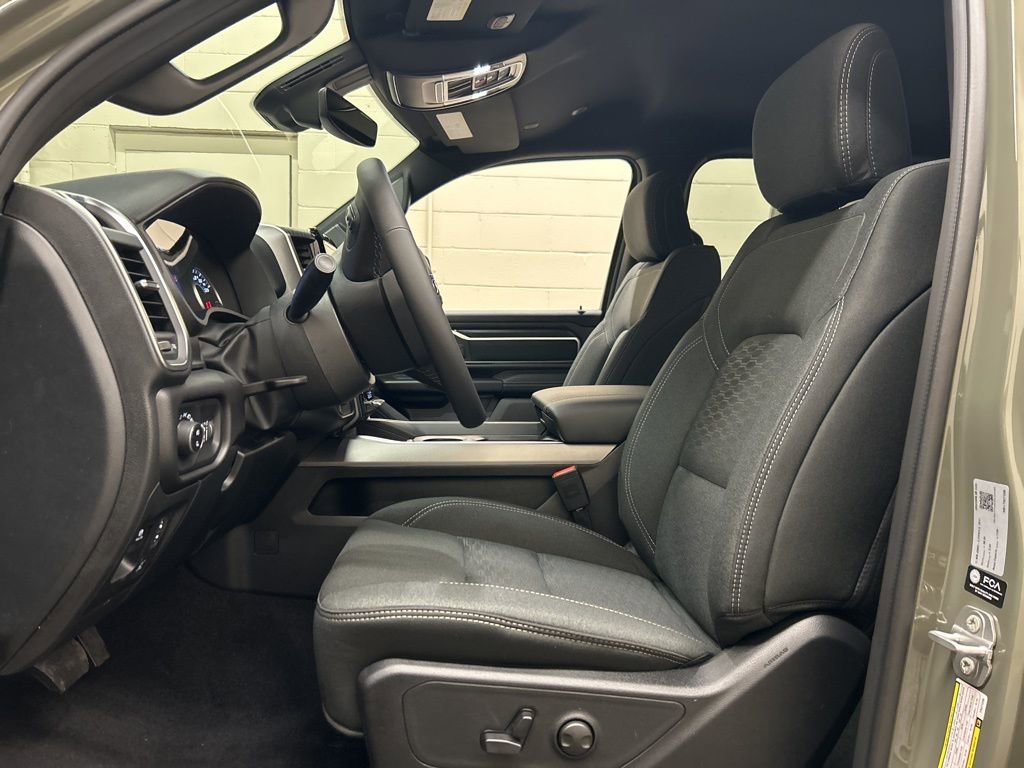 New 2026 RAM 1500 Big Horn AWD/4WD image 9