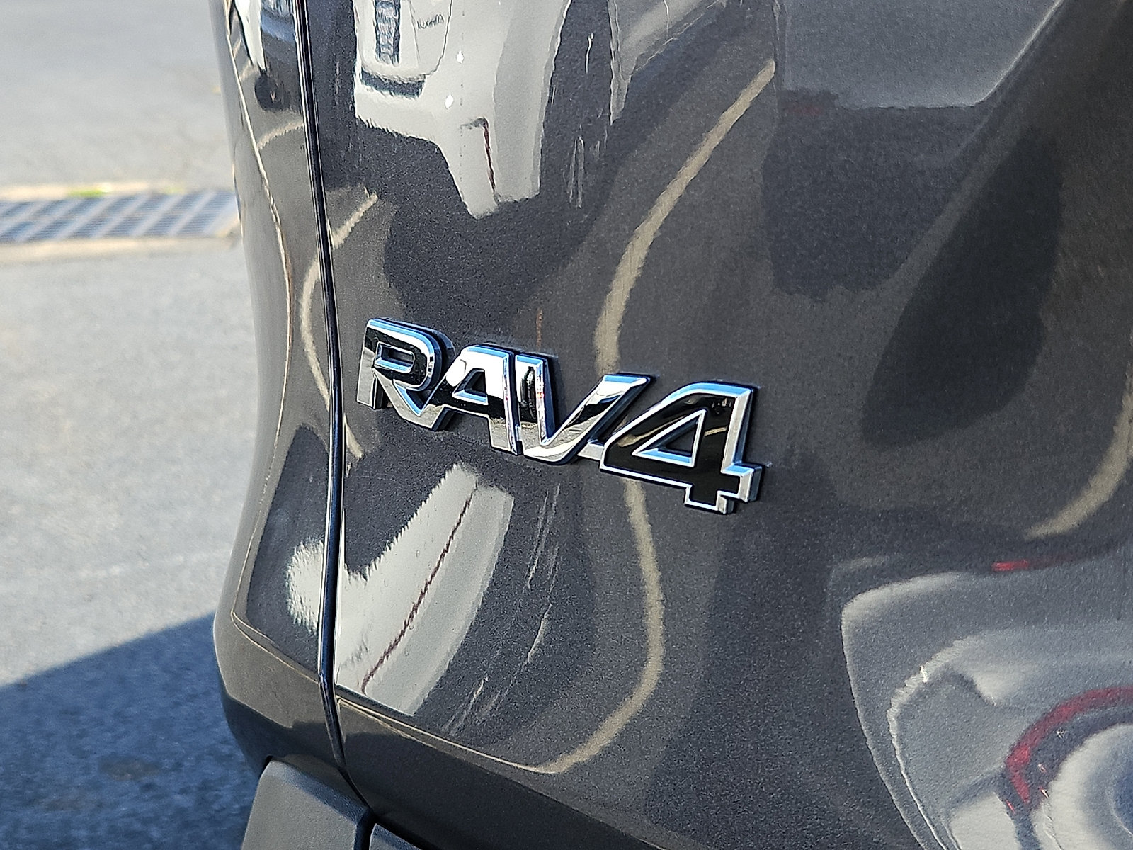 Used 2024 Toyota RAV4 LE AWD/4WD image 29