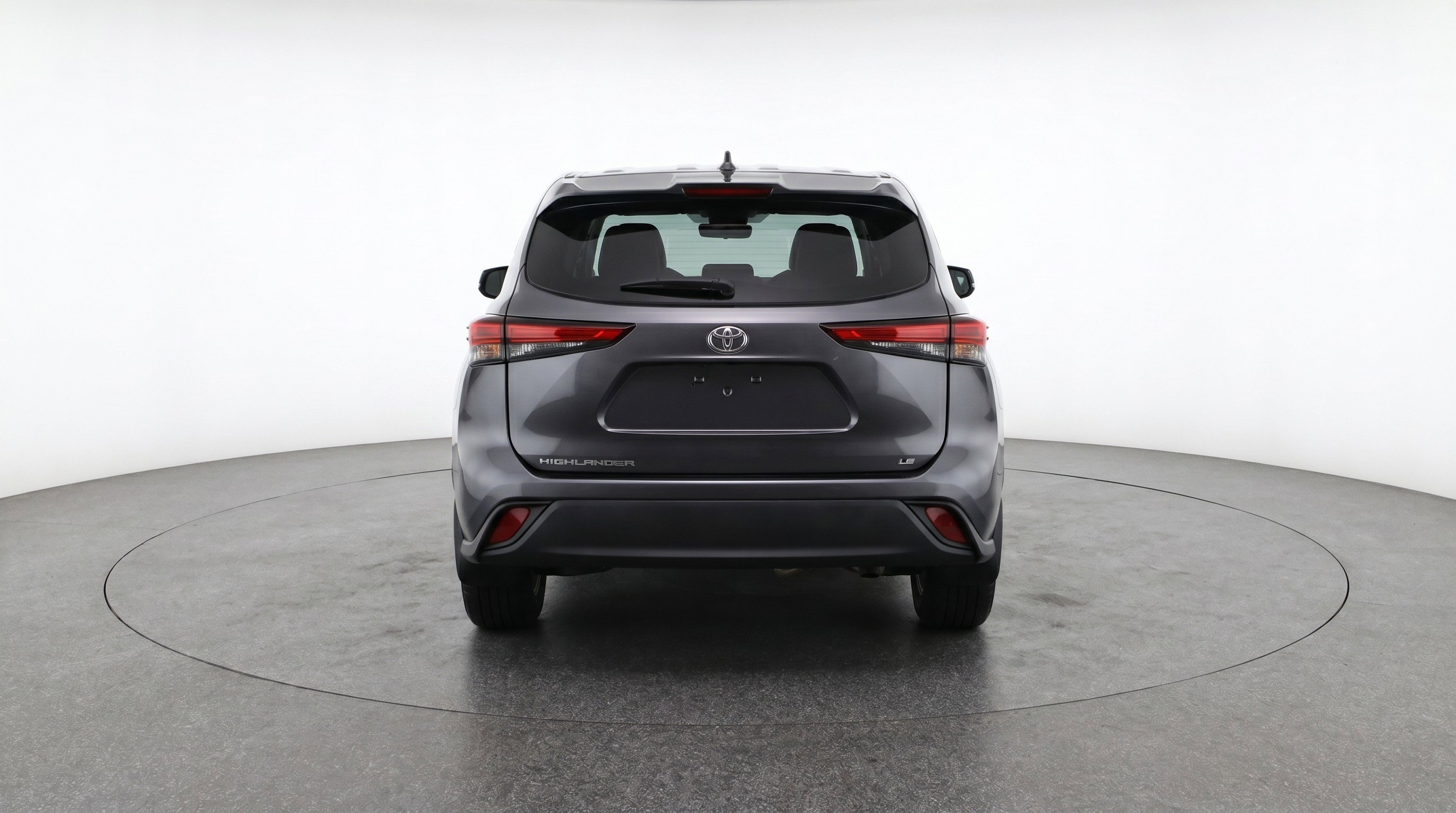 Used 2025 Toyota Highlander LE FWD image 7