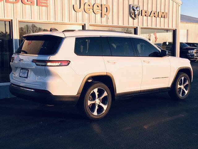 Used 2023 Jeep Grand Cherokee L Limited w/ Luxury Tech Group II image 3
